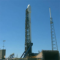 SpaceX-Falcon9-ready-to-launch-NASA-200