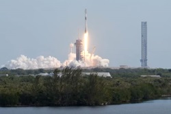 SpaceX Falcon 9 Launches 21 More Starlink Satellites from Kennedy Space Center