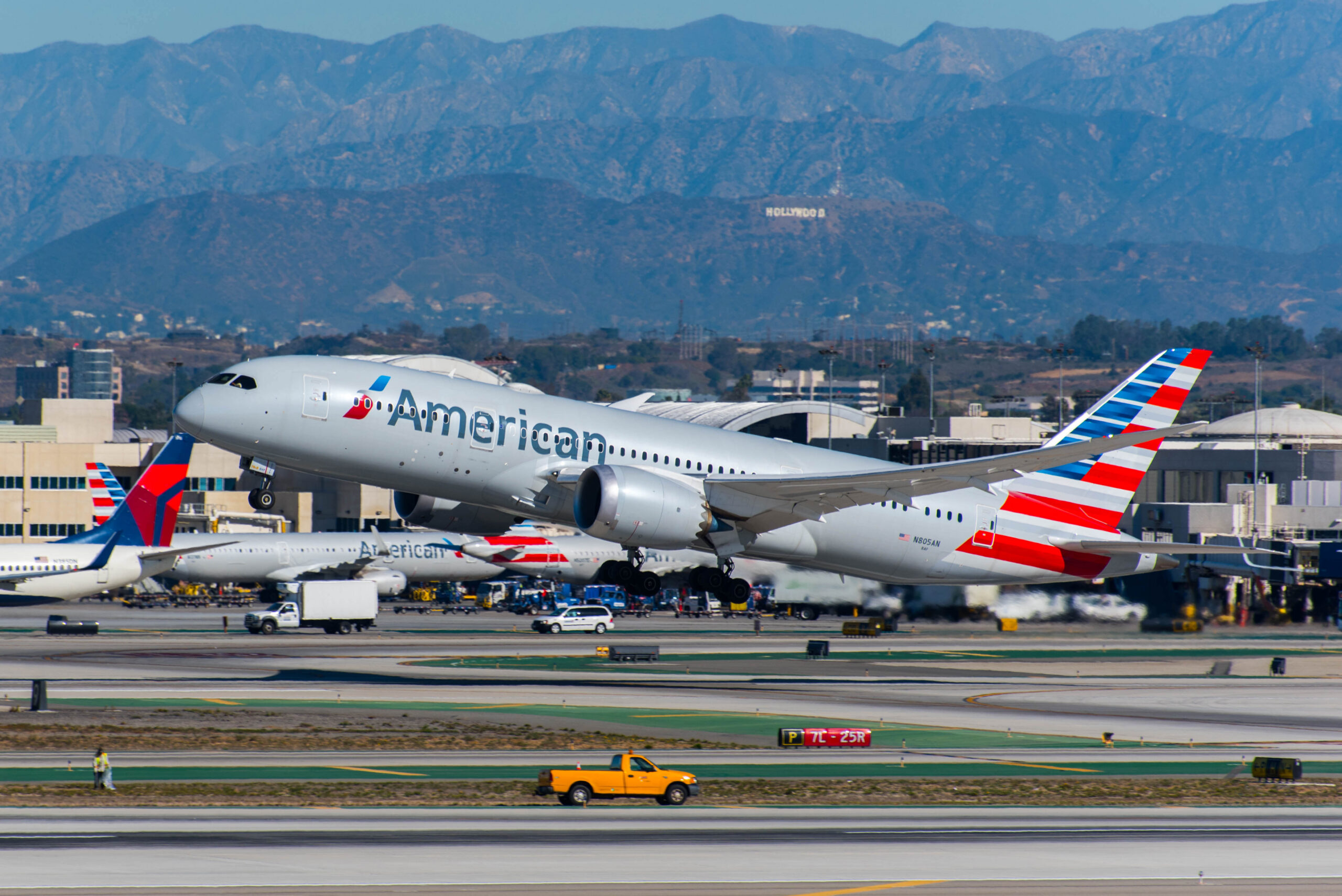 Boeing Unveils 787 Upgrades Aimed at Range and Capacity Gains