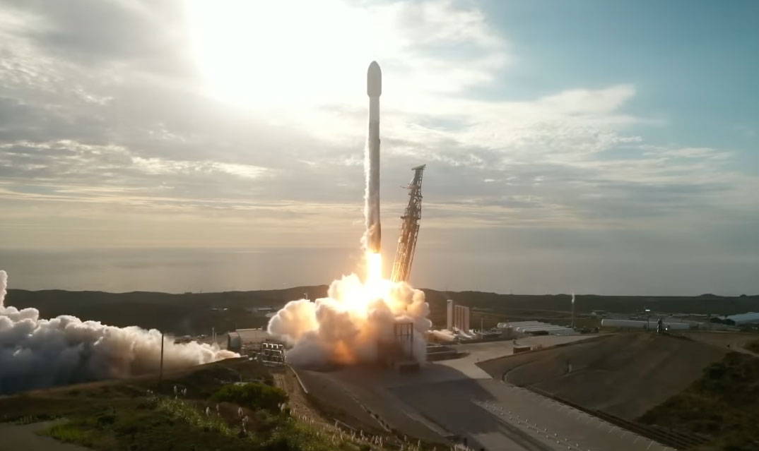 Falcon 9 Carries 27 Starlink Satellites to Orbit From California