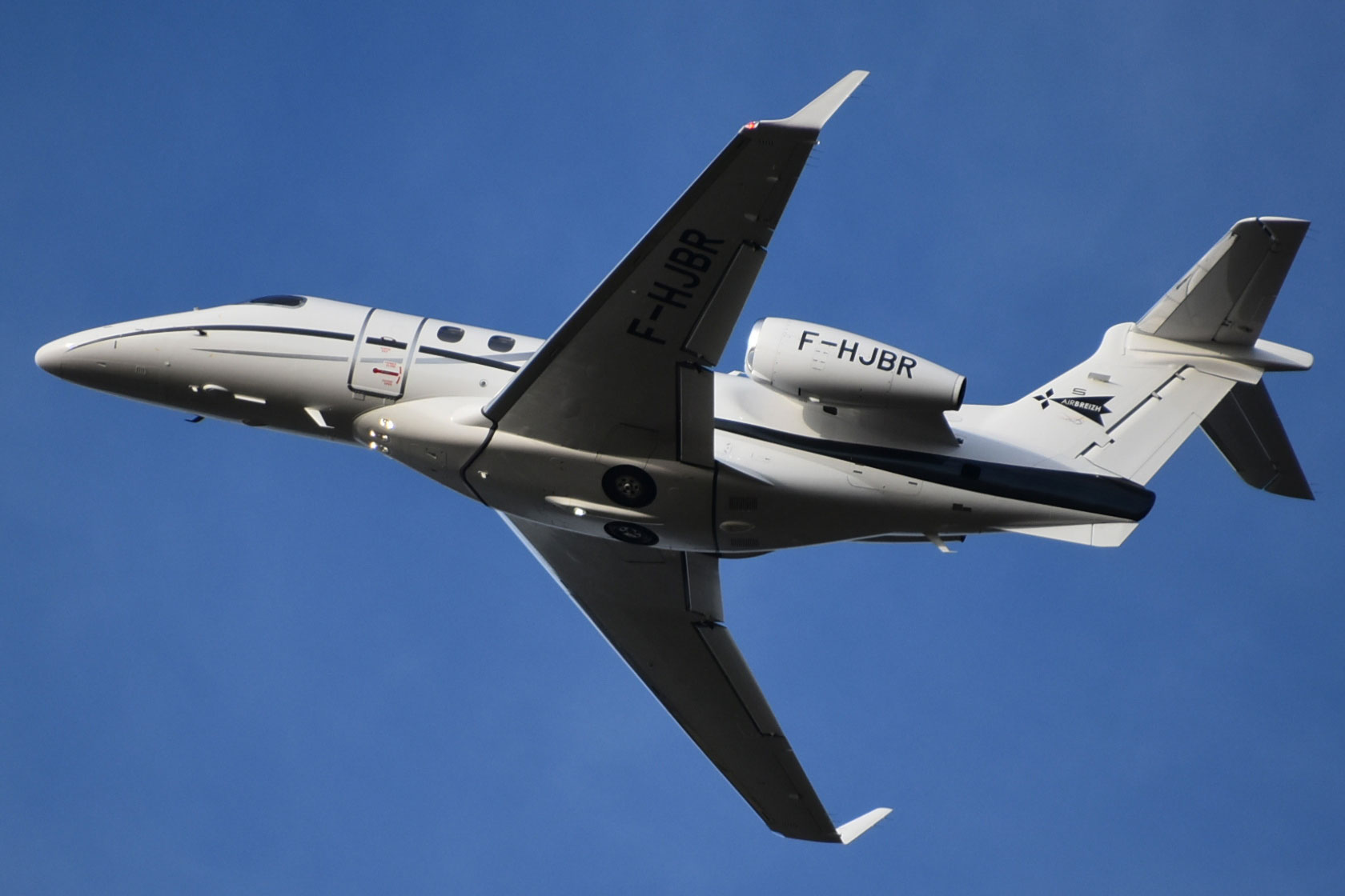 Embraer’s Autoland-Equipped Phenom 300EV Secures FAA, EASA, ANAC Certification